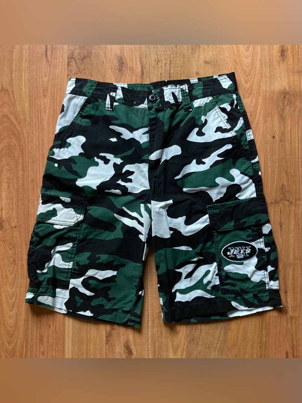 New York Jets NFL Team Apparel Camo Cargo Shorts Mens 32x 11 Inseam Green Black